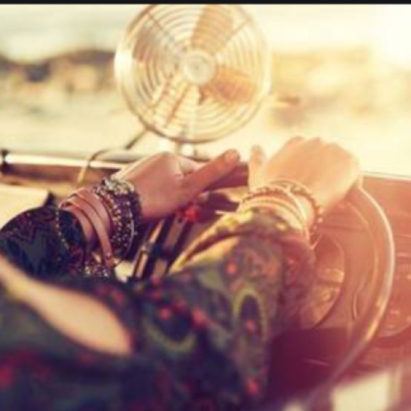 โก๏ธ๐ WELCOME TO 2ND BOHO CLOSET ๐โก๏ธ - Picture 3 of 16
